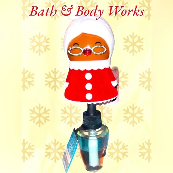 🆕 Bath & Body Works Mrs. Santa Clause Wallflower and White Fiji Sands Refill - Picture 1 of 7